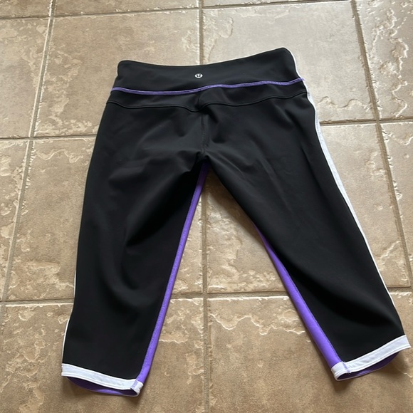 Size 2 lululemon cropped leggings - Picture 1 of 5